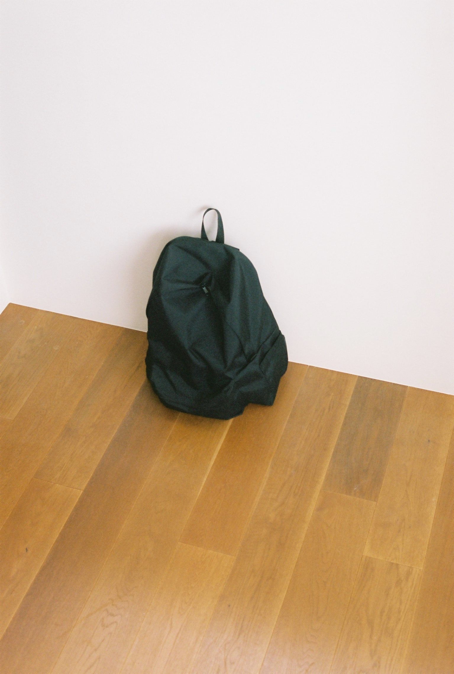 斜め上から見たNYLON DAY BAG