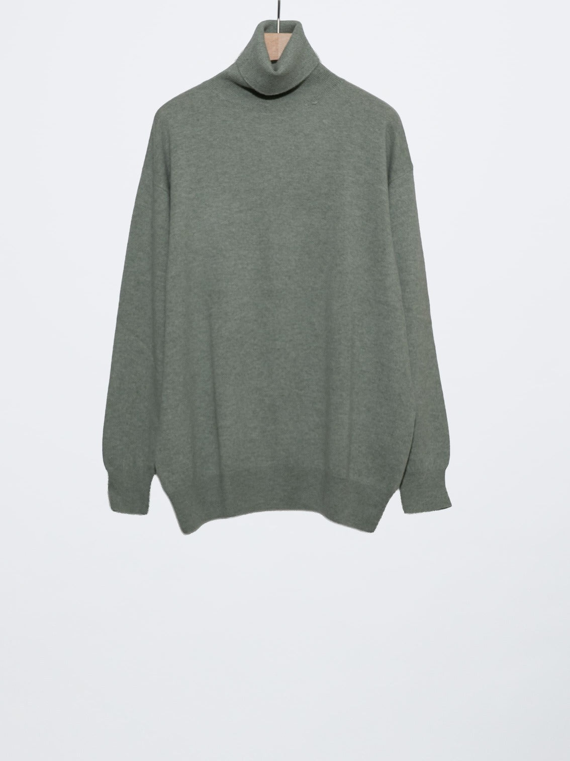 CASHMERE TURTLE NECK KNIT